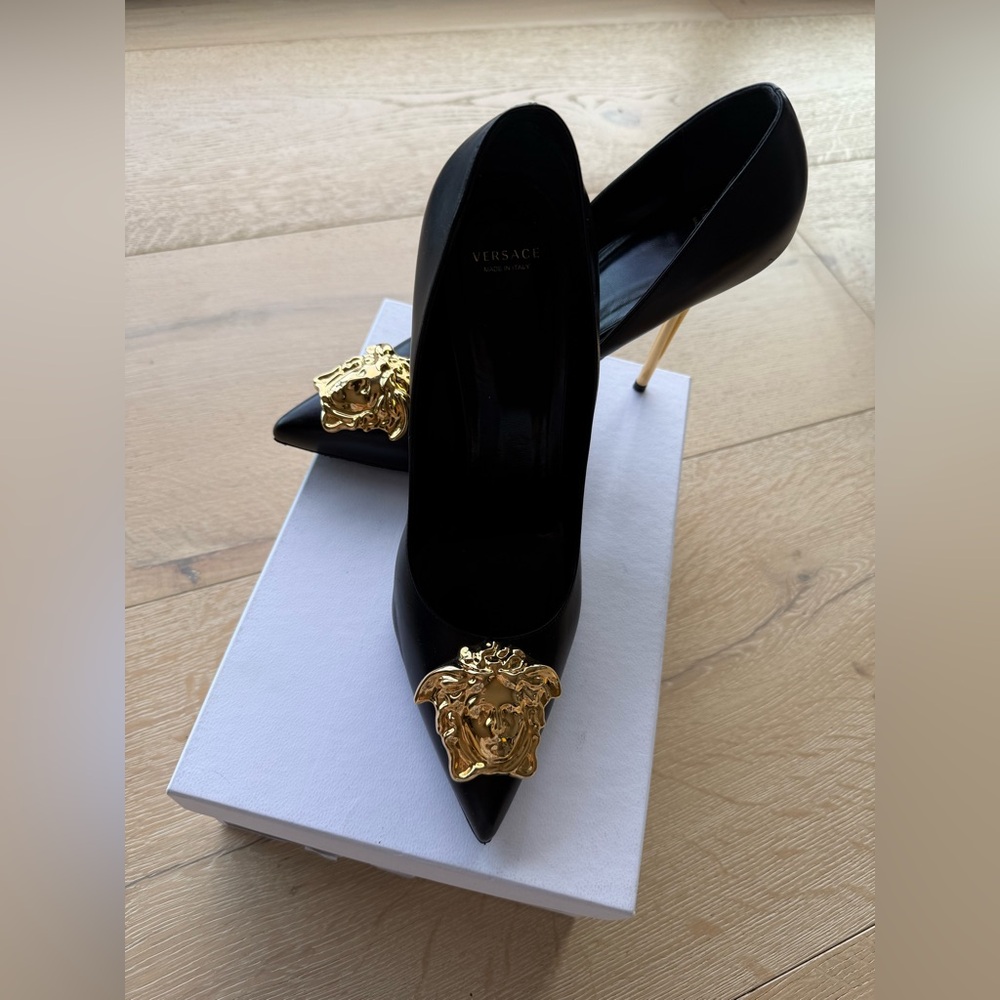 Versace pump
